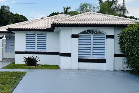 Villa ou maison à vendre à Miami, Floride: 3 chambres, 127.46 m2 № 1282596 - photo 1