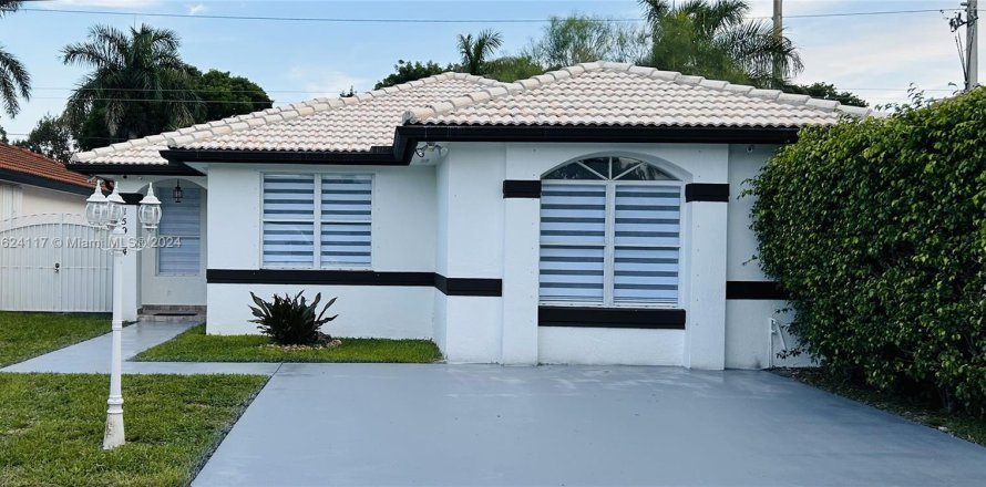 House in Miami, Florida 3 bedrooms, 127.46 sq.m. № 1282596