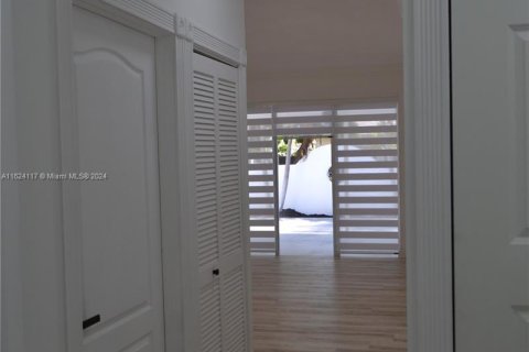 Villa ou maison à vendre à Miami, Floride: 3 chambres, 127.46 m2 № 1282596 - photo 13