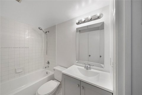 Copropriété à vendre à Pembroke Pines, Floride: 1 chambre, 63.64 m2 № 1282599 - photo 14