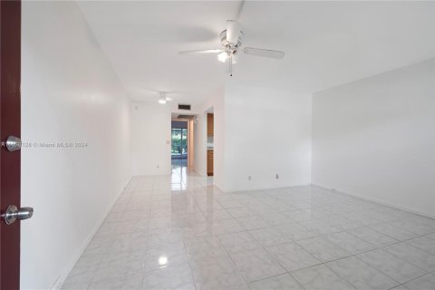 Copropriété à vendre à Pembroke Pines, Floride: 1 chambre, 63.64 m2 № 1282599 - photo 4