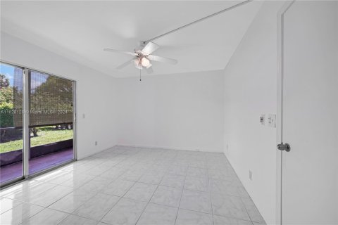 Copropriété à vendre à Pembroke Pines, Floride: 1 chambre, 63.64 m2 № 1282599 - photo 12