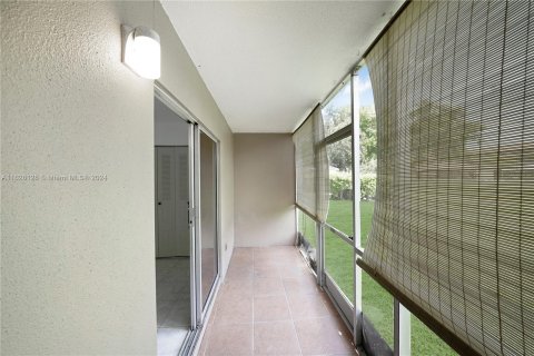 Copropriété à vendre à Pembroke Pines, Floride: 1 chambre, 63.64 m2 № 1282599 - photo 17