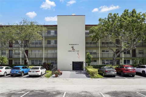 Copropriété à vendre à Pembroke Pines, Floride: 1 chambre, 63.64 m2 № 1282599 - photo 1