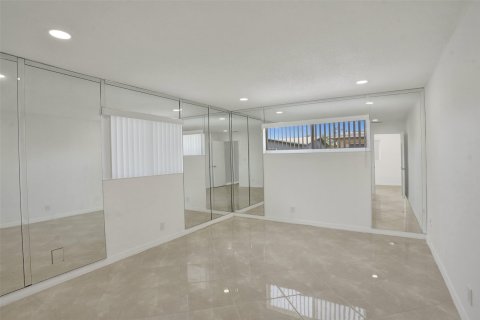 Villa ou maison à vendre à Margate, Floride: 2 chambres, 98.57 m2 № 1185209 - photo 12