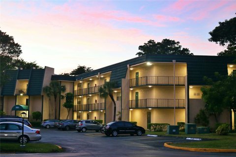 Condominio en venta en Tamarac, Florida, 2 dormitorios, 88.26 m2 № 1182296 - foto 25