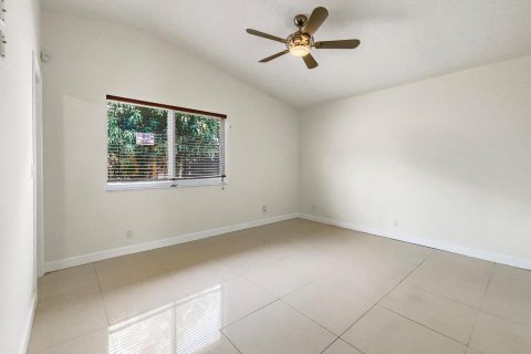 House in Sunrise, Florida 3 bedrooms, 136.29 sq.m. № 1182346 - photo 3