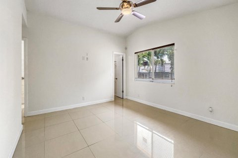 House in Sunrise, Florida 3 bedrooms, 136.29 sq.m. № 1182346 - photo 2