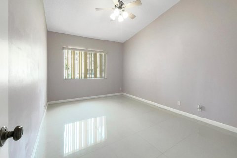 House in Sunrise, Florida 3 bedrooms, 136.29 sq.m. № 1182346 - photo 11