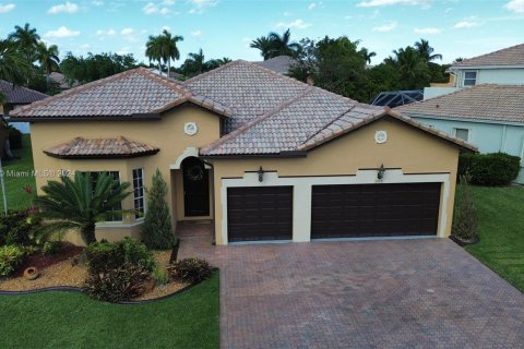 Villa ou maison à vendre à Miramar, Floride: 5 chambres, 248.42 m2 № 1140576 - photo 1