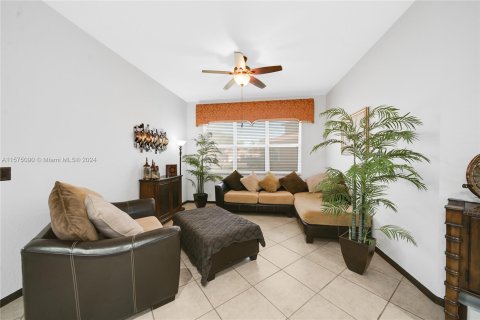 Villa ou maison à vendre à Miramar, Floride: 5 chambres, 248.42 m2 № 1140576 - photo 21