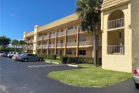 Condo in Sunrise, Florida, 1 bedroom  № 1140575 - photo 1