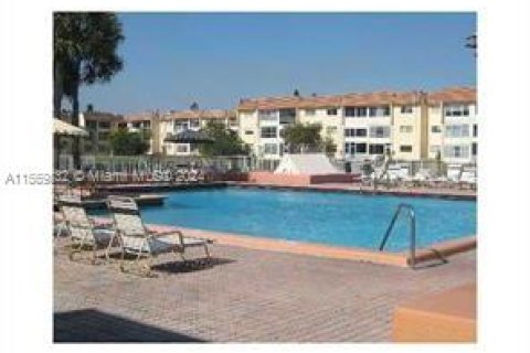 Condominio en venta en Sunrise, Florida, 1 dormitorio, 59.46 m2 № 1140575 - foto 2