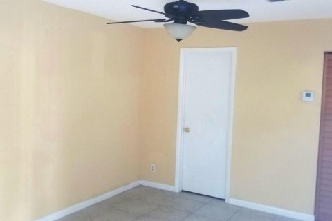 Townhouse in Palm Springs, Florida 2 bedrooms, 114.46 sq.m. № 1179672 - photo 7