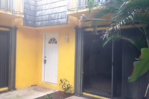 Townhouse in Palm Springs, Florida 2 bedrooms, 114.46 sq.m. № 1179672 - photo 11