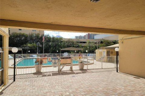 Condominio en venta en Sunny Isles Beach, Florida, 1 dormitorio, 50.72 m2 № 956345 - foto 14