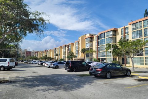 Condominio en venta en Sunny Isles Beach, Florida, 1 dormitorio, 50.72 m2 № 956345 - foto 19