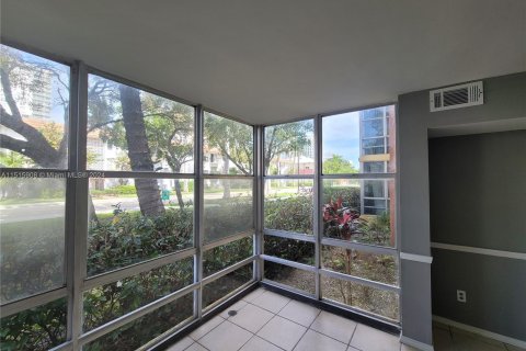 Condominio en venta en Sunny Isles Beach, Florida, 1 dormitorio, 50.72 m2 № 956345 - foto 6