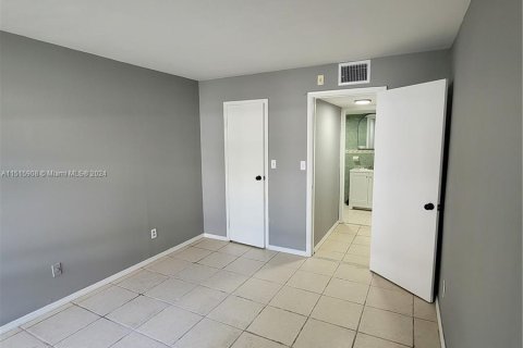 Condominio en venta en Sunny Isles Beach, Florida, 1 dormitorio, 50.72 m2 № 956345 - foto 9