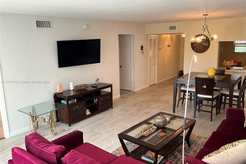 Copropriété à vendre à Coral Springs, Floride: 2 chambres, 108.51 m2 № 961360 - photo 5