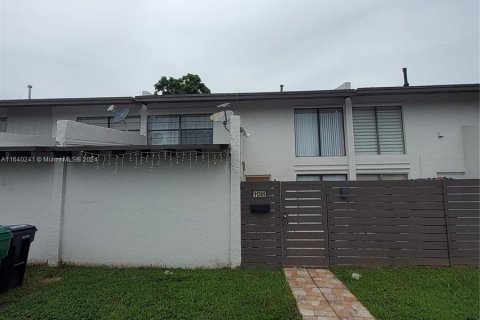 Townhouse in Miami, Florida 3 bedrooms, 128.02 sq.m. № 1320759 - photo 11