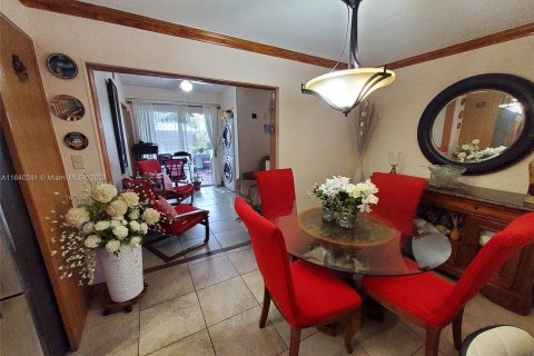 Adosado en venta en Miami, Florida, 3 dormitorios, 128.02 m2 № 1320759 - foto 5