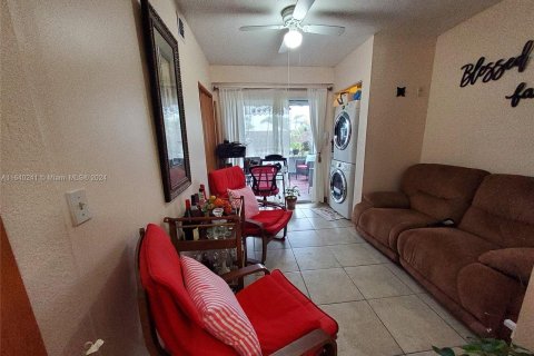 Townhouse in Miami, Florida 3 bedrooms, 128.02 sq.m. № 1320759 - photo 6