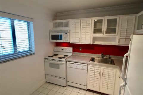 Condo in Miami Beach, Florida, 1 bedroom  № 1282327 - photo 25