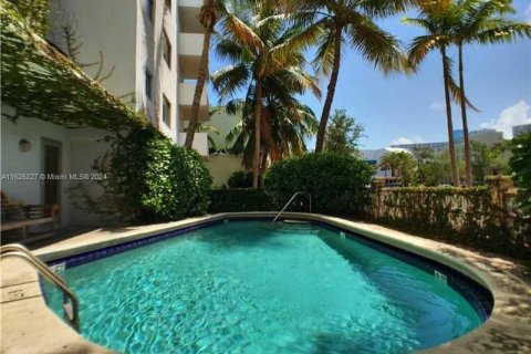 Condominio en venta en Miami Beach, Florida, 1 dormitorio, 67.82 m2 № 1282327 - foto 2