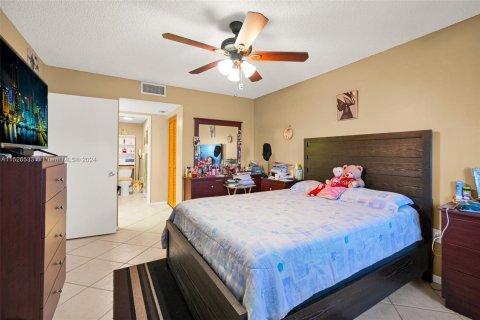 Купить кондоминиум в Пемброк-Пайнс, Флорида 2 спальни, 112.13м2, № 989039 - фото 21