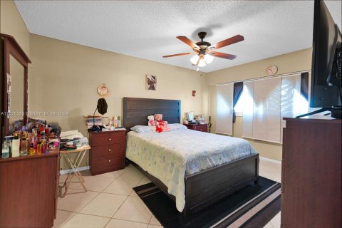 Купить кондоминиум в Пемброк-Пайнс, Флорида 2 спальни, 112.13м2, № 989039 - фото 20