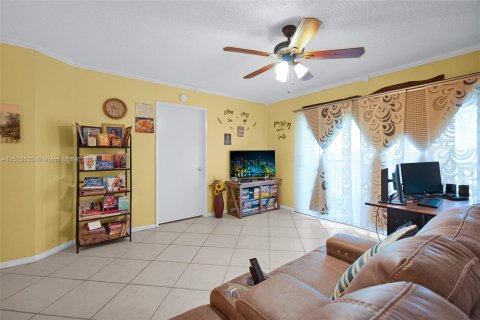 Купить кондоминиум в Пемброк-Пайнс, Флорида 2 спальни, 112.13м2, № 989039 - фото 18