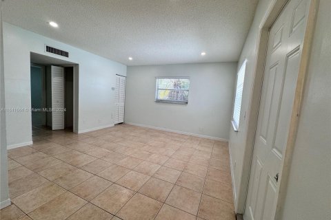 Copropriété à vendre à Fort Lauderdale, Floride: 2 chambres, 68.75 m2 № 1319296 - photo 11