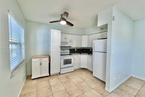 Copropriété à vendre à Fort Lauderdale, Floride: 2 chambres, 68.75 m2 № 1319296 - photo 4