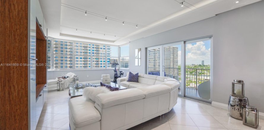 Condo à Hallandale Beach, Floride, 3 chambres  № 1319289