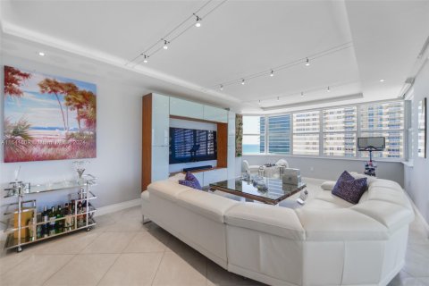 Copropriété à vendre à Hallandale Beach, Floride: 3 chambres, 165.37 m2 № 1319289 - photo 28