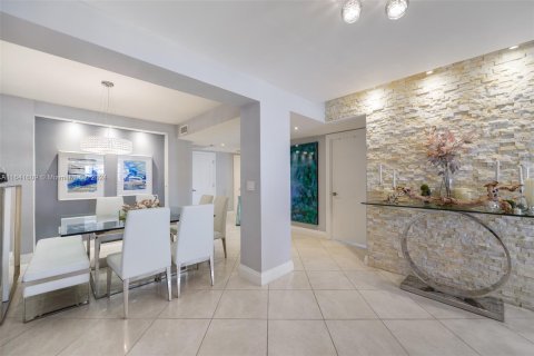 Copropriété à vendre à Hallandale Beach, Floride: 3 chambres, 165.37 m2 № 1319289 - photo 21