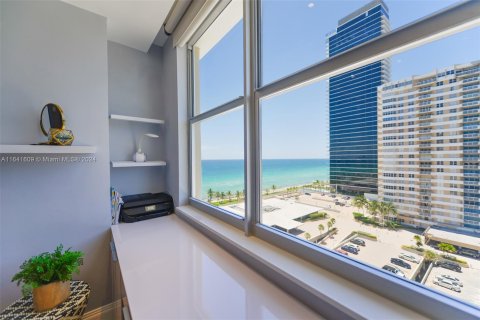 Condo in Hallandale Beach, Florida, 3 bedrooms  № 1319289 - photo 4