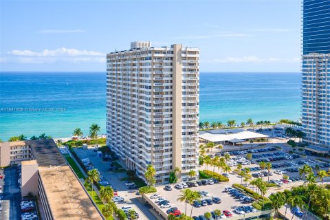 Copropriété à vendre à Hallandale Beach, Floride: 3 chambres, 165.37 m2 № 1319289 - photo 30