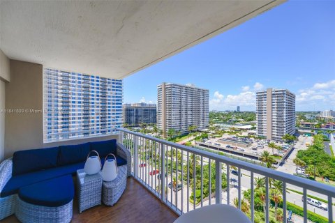 Condo in Hallandale Beach, Florida, 3 bedrooms  № 1319289 - photo 7