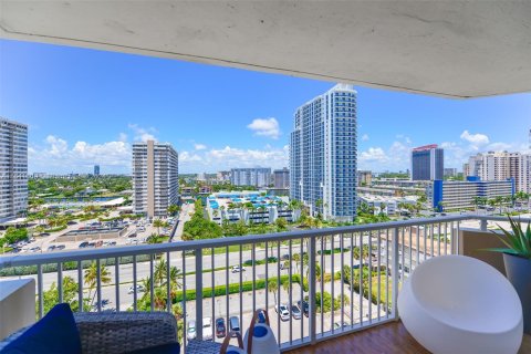 Condominio en venta en Hallandale Beach, Florida, 3 dormitorios, 165.37 m2 № 1319289 - foto 5