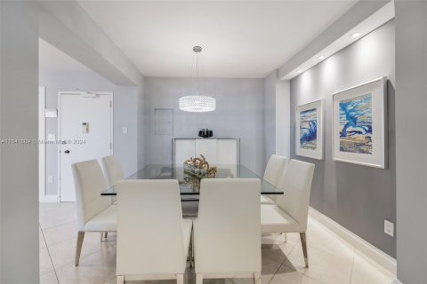 Copropriété à vendre à Hallandale Beach, Floride: 3 chambres, 165.37 m2 № 1319289 - photo 19