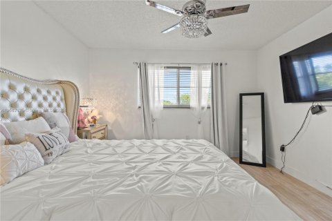 Condo in Sunrise, Florida, 2 bedrooms  № 1128475 - photo 17