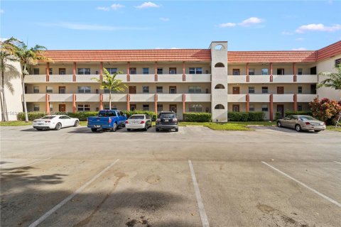 Condo in Sunrise, Florida, 2 bedrooms  № 1128475 - photo 2