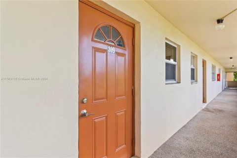 Condo in Sunrise, Florida, 2 bedrooms  № 1128475 - photo 3