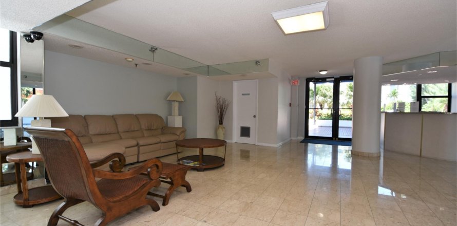 Condominio en Pompano Beach, Florida, 2 dormitorios  № 934403