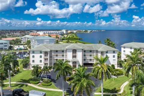 Condominio en venta en Punta Gorda, Florida, 3 dormitorios, 201.41 m2 № 1346580 - foto 1