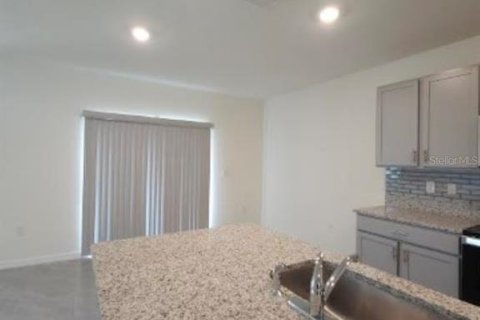 House in Wesley Chapel, Florida 4 bedrooms, 220.27 sq.m. № 1385514 - photo 8