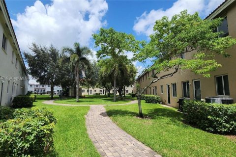 Townhouse in Miami Gardens, Florida 4 bedrooms, 160.07 sq.m. № 1140591 - photo 14