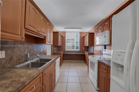 Condo in Hollywood, Florida, 2 bedrooms  № 1140592 - photo 5